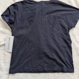 Brand New With Tags Athleta Momentum Seamless Sport Length Tee Size L